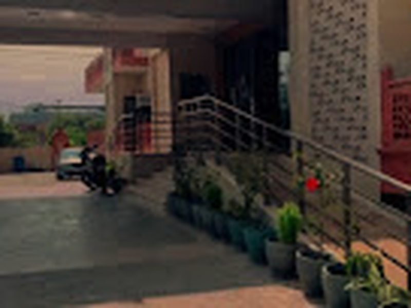 Side entrance and driveway at Shri Shiv Krishna Dham, Vrindavan